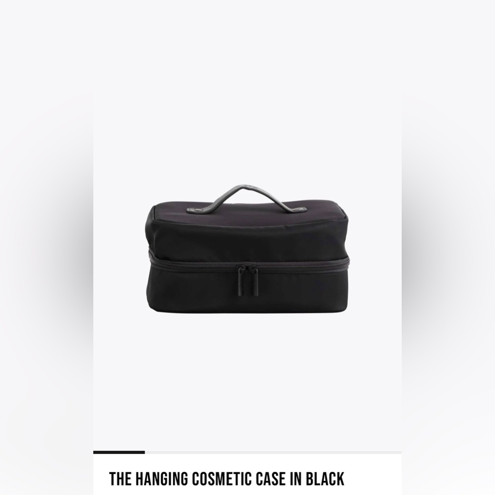 Beis - The Hanging Cosmetic Case in Black